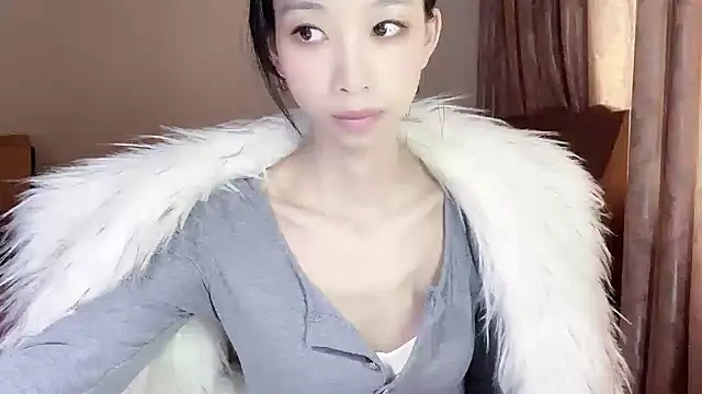 Snapshot of Lili-2 chatting on 02/27/25, 05:34 Lili-2 online show from 02/27/25, 05:34