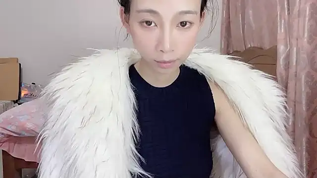 Snapshot of Lili-2 chatting on 03/11/25, 05:24 Lili-2 online show from 03/11/25, 05:24