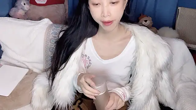 Snapshot of Lili-2 chatting on 01/14/26, 03:50 Lili-2 online show from 01/14/26, 03:50