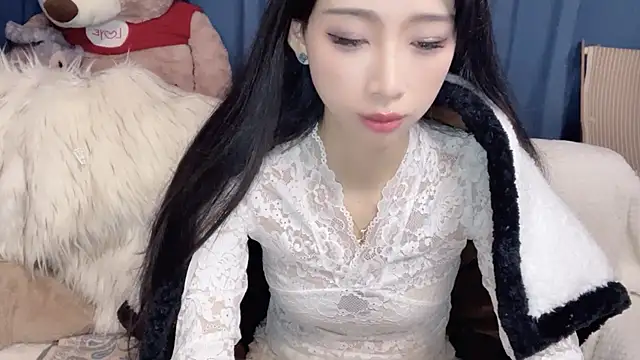 Snapshot of Lili-2 chatting on 01/19/26, 03:05 Lili-2 online show from 01/19/26, 03:05