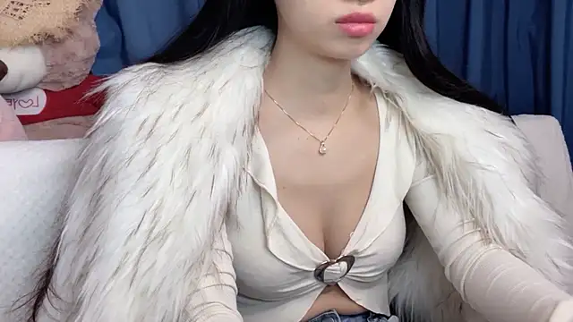 Snapshot of Lili-2 chatting on 03/11/26, 02:23 Lili-2 online show from 03/11/26, 02:23