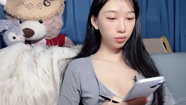 Snapshot of Lili-2 chatting on 03/30/26, 02:18 Lili-2 online show from 03/30/26, 02:18