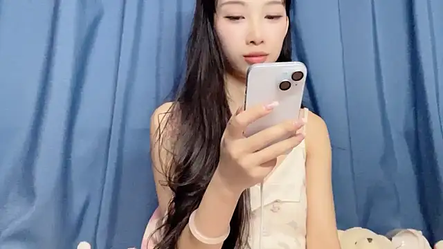 Snapshot of Lili-2 chatting on 04/01/26, 02:03 Lili-2 online show from 04/01/26, 02:03