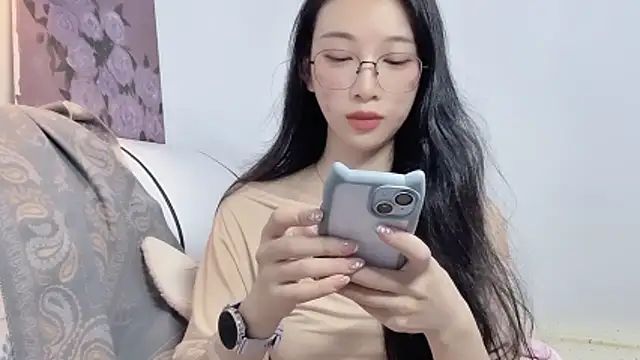 Snapshot of Lili-2 chatting on 05/26/26, 01:29 Lili-2 online show from 05/26/26, 01:29