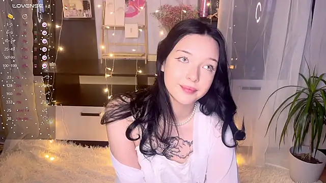 EmmaKittyCat online show from 11/26/25, 07:59