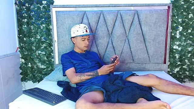 Snapshot of Edward_Milleer chatting on 12/14/24, 04:09 Edward Milleer online show from 12/14/24, 04:09