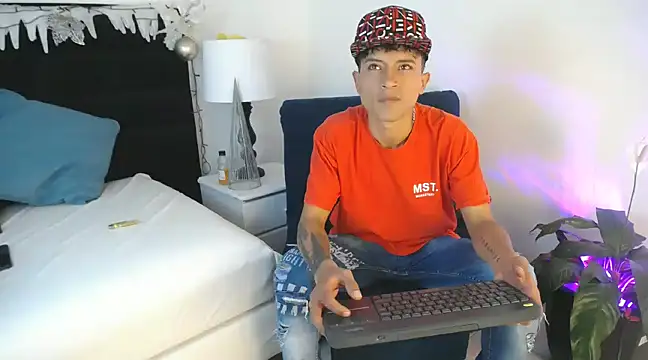 Snapshot of Edward_Milleer chatting on 12/23/24, 03:12 Edward Milleer online show from 12/23/24, 03:12