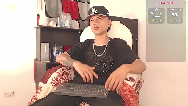 Snapshot of Edward_Milleer chatting on 09/20/25, 02:40 Edward Milleer online show from 09/20/25, 02:40