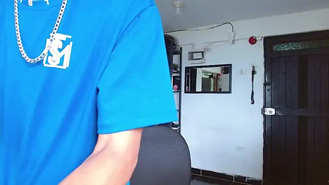 Snapshot of Edward_Milleer chatting on 09/29/25, 05:29 Edward Milleer online show from 09/29/25, 05:29