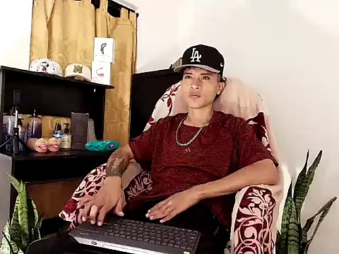 Snapshot of Edward_Milleer chatting on 10/26/25, 03:34 Edward Milleer online show from 10/26/25, 03:34