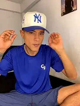 Snapshot of Edward_Milleer chatting on 12/14/25, 05:07 Edward Milleer online show from 12/14/25, 05:07