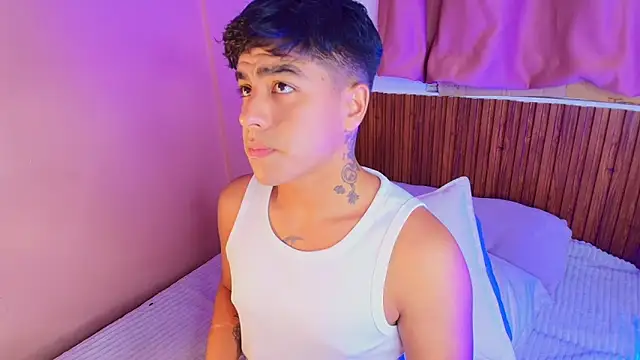 Snapshot of kiing_azahell chatting on 12/16/25, 02:49 kiing azahell online show from 12/16/25, 02:49