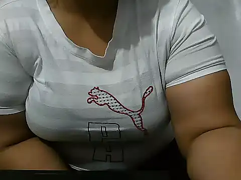 Snapshot of Queen_of_boobs01 chatting on 01/17/25, 02:39 Queen of boobs01 online show from 01/17/25, 02:39