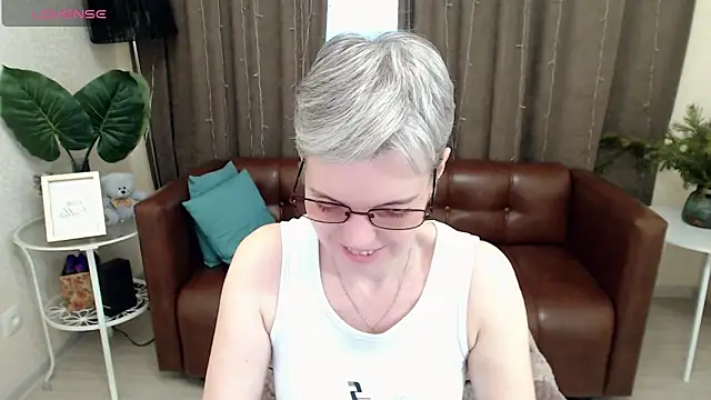 Cutie Erikaa1 online show from 01/09/25, 08:24