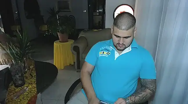 Snapshot of pitbullveryhot chatting on 02/12/25, 05:15 pitbullveryhot online show from 02/12/25, 05:15