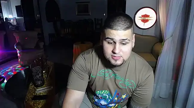 Snapshot of pitbullveryhot chatting on 02/27/25, 04:09 pitbullveryhot online show from 02/27/25, 04:09