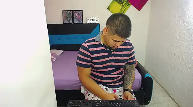 Snapshot of pitbullveryhot chatting on 03/09/25, 07:59 pitbullveryhot online show from 03/09/25, 07:59