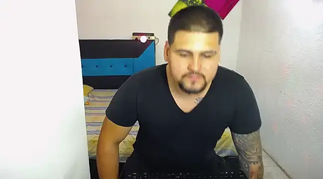 Snapshot of pitbullveryhot chatting on 03/21/25, 03:01 pitbullveryhot online show from 03/21/25, 03:01