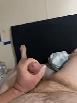 Snapshot of Trucker05 chatting on 12/17/25, 02:39 Trucker05 online show from 12/17/25, 02:39
