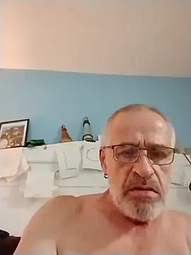 Snapshot of geilerschwanz64 chatting on 12/04/25, 04:33 geilerschwanz64 online show from 12/04/25, 04:33