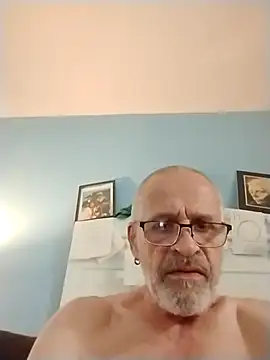 Snapshot of geilerschwanz64 chatting on 05/07/26, 05:13 geilerschwanz64 online show from 05/07/26, 05:13