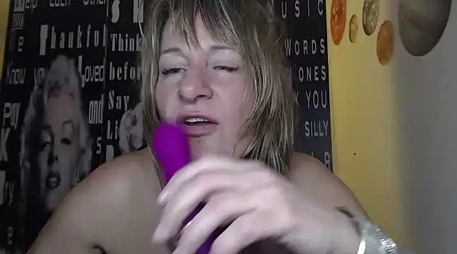 BettyDavisX online show from 12/09/24, 01:07