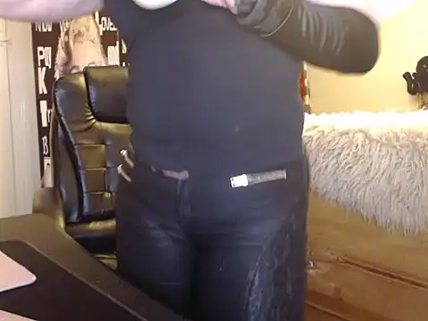 BettyDavisX online show from 12/18/24, 10:24
