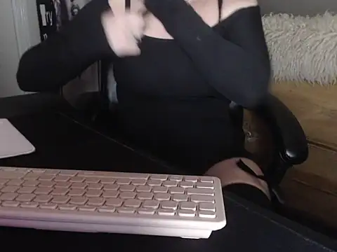 BettyDavisX online show from 12/27/24, 11:10