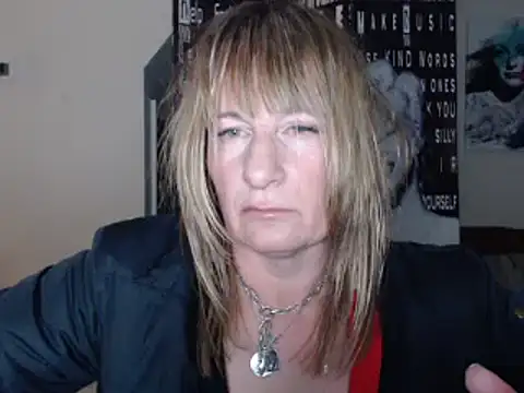 BettyDavisX online show from 01/12/25, 10:43