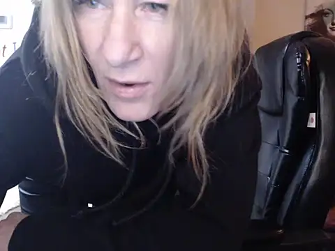 BettyDavisX online show from 02/11/25, 10:39
