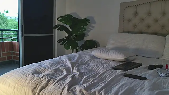 Snapshot of Scarlett_grand chatting on 11/05/25, 09:48 Scarlett grand online show from 11/05/25, 09:48