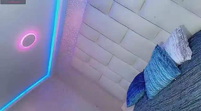 Snapshot of Hallyhott chatting on 02/25/25, 07:42 Hallyhott online show from 02/25/25, 07:42