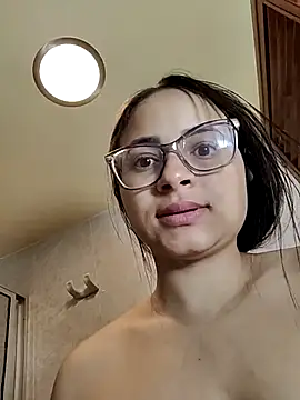 Snapshot of aleejhandraa chatting on 11/02/25, 05:59 aleejhandraa online show from 11/02/25, 05:59