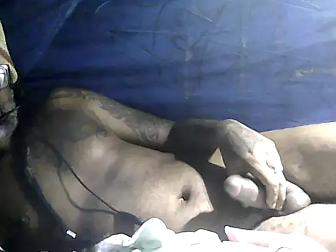 Snapshot of rootsf chatting on 10/21/25, 01:28 rootsf online show from 10/21/25, 01:28