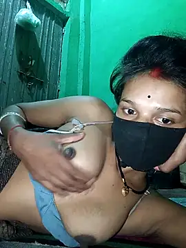 Snapshot of Hoty_girl_143 chatting on 11/25/25, 02:11 Hoty girl 143 online show from 11/25/25, 02:11