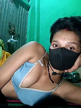 Snapshot of Hoty_girl_143 chatting on 12/14/25, 03:39 Hoty girl 143 online show from 12/14/25, 03:39