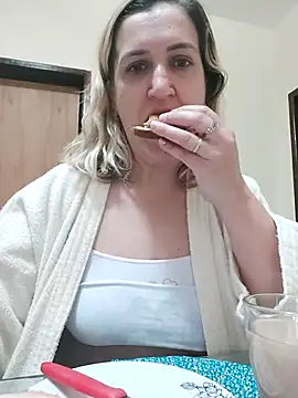 Snapshot of Bia_sexynovaes chatting on 10/02/25, 10:44 Bia sexynovaes online show from 10/02/25, 10:44