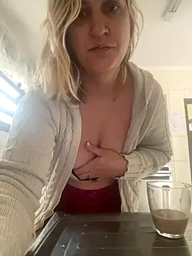 Snapshot of Bia_sexynovaes chatting on 10/08/25, 11:19 Bia sexynovaes online show from 10/08/25, 11:19