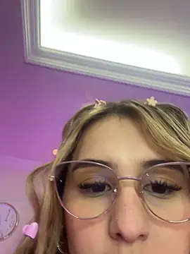 Snapshot of sophijenner chatting on 03/17/25, 02:12 sophijenner online show from 03/17/25, 02:12