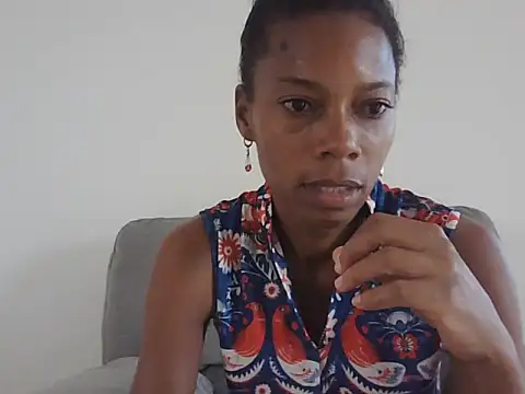 Snapshot of adele-33 chatting on 10/11/25, 09:24 adele-33 online show from 10/11/25, 09:24