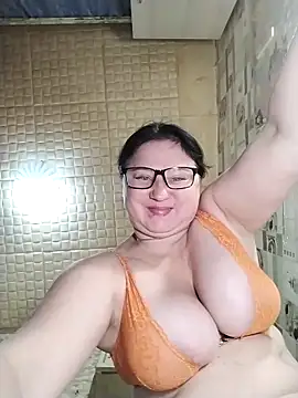 Snapshot of Holly-69 chatting on 11/07/25, 08:20 Holly-69 online show from 11/07/25, 08:20