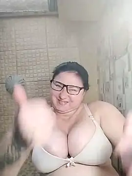 Snapshot of Holly-69 chatting on 11/23/25, 11:10 Holly-69 online show from 11/23/25, 11:10