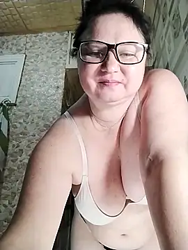 Snapshot of Holly-69 chatting on 11/27/25, 09:06 Holly-69 online show from 11/27/25, 09:06