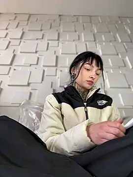 Annie LS online show from 01/08/25, 02:35