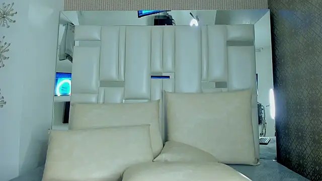 Snapshot of Valery_Foxx_ chatting on 12/14/24, 09:51 Valery Foxx online show from 12/14/24, 09:51