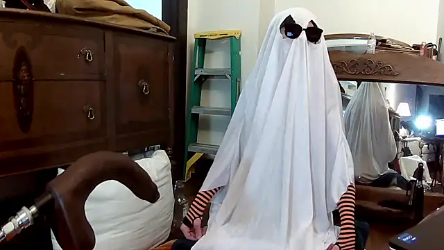 MaxJr8008 online show from 10/30/25, 06:59