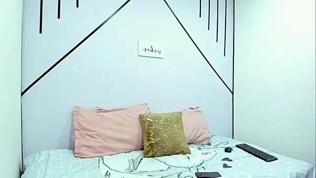 Snapshot of LisaWhite_ chatting on 11/07/25, 01:11 LisaWhite online show from 11/07/25, 01:11