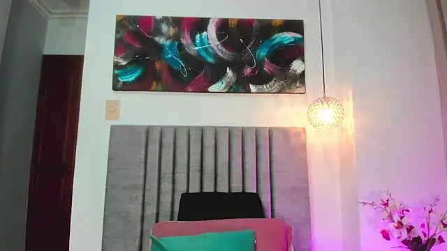 LaraGoldd online show from 10/09/25, 12:30