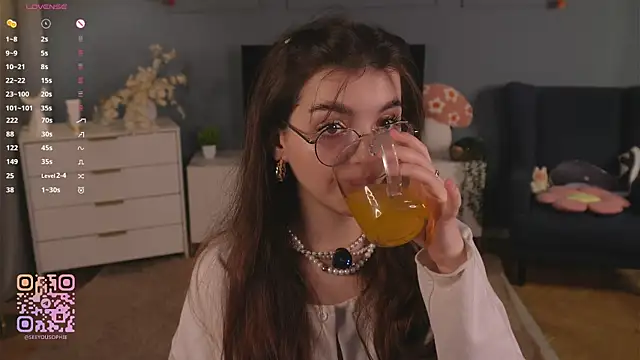 Snapshot of FlairEdgin chatting on 11/24/25, 07:13 FlairEdgin online show from 11/24/25, 07:13