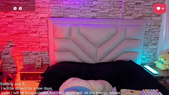  jade white  online show from 06/12/26, 01:43